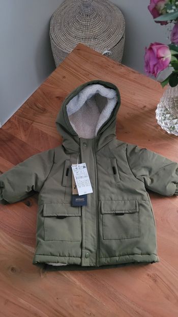 Parka chaude à capuche 6 mois neuve