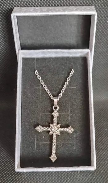 Collier argenté croix