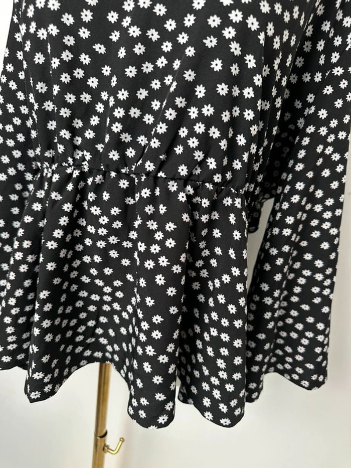 🌸Blouse Shein Curve - noir à fleurs blanche 🌸 - photo numéro 3