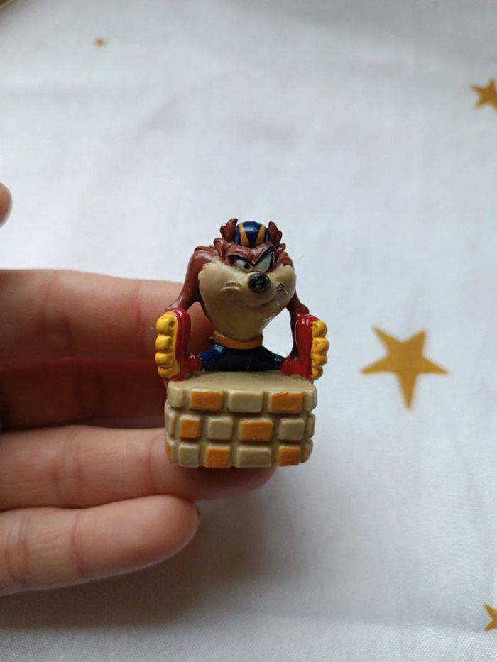 Petite small miniature figurine Looney Tunes toons Taz roller skating Warner assis mur wall sit - photo numéro 2