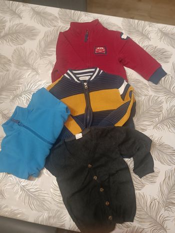 Lot de 4 gilets 3 ans