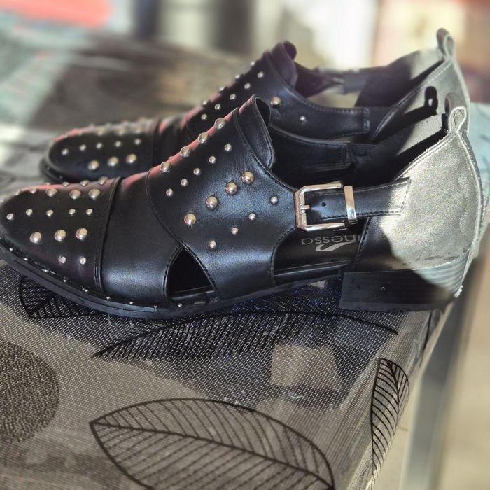 Chaussures neuves T 38 - photo numéro 3