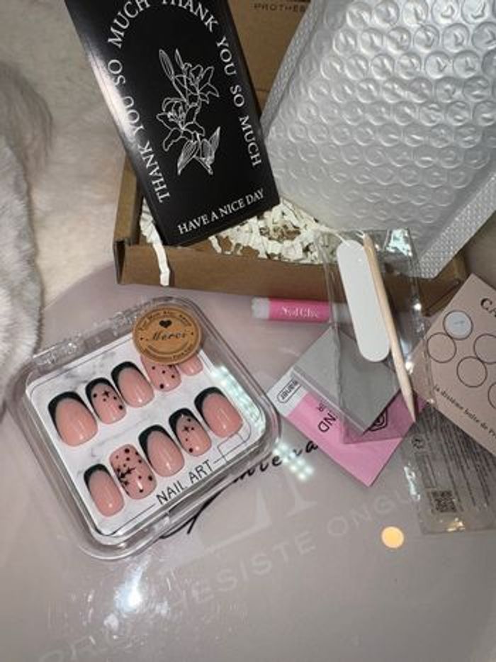 Press on nails ongles - photo numéro 2