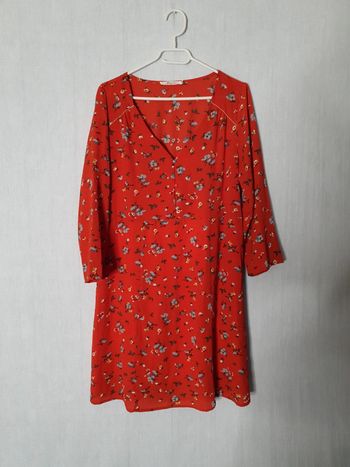 Robe rouge fleurie