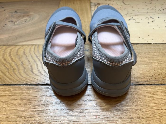 Chaussures sport sandales taille 33 - photo numéro 7