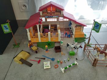 Centre équestre ou écurie playmobil