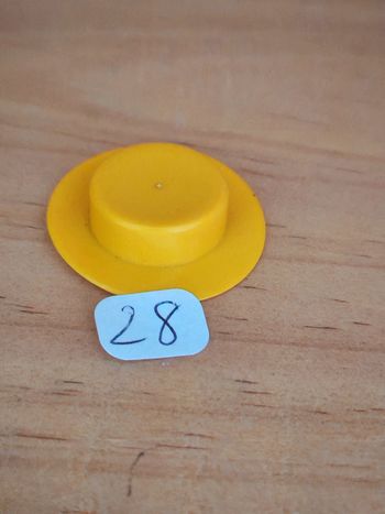 Playmobil 1900 1 chapeau jaune