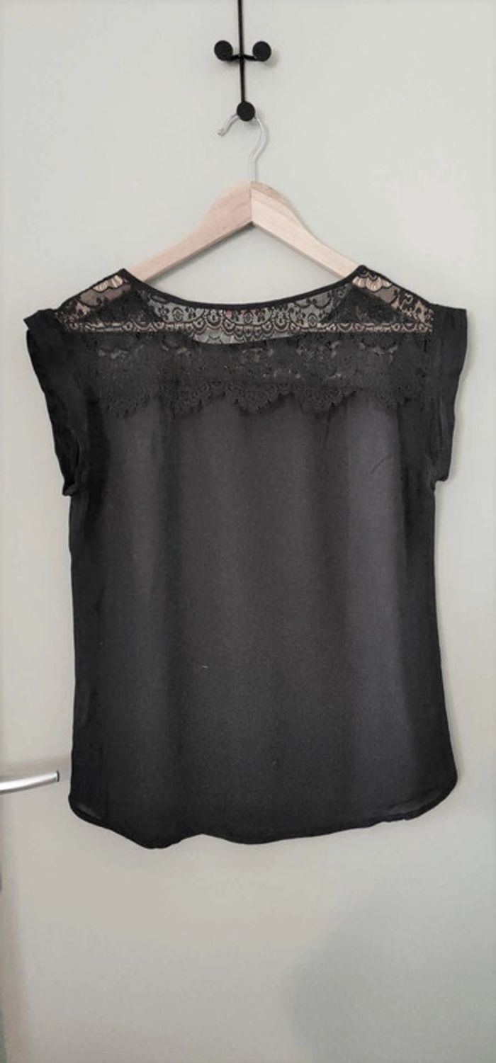 👚Haut Noir et dentelles Camaïeu T38👚 - photo numéro 2