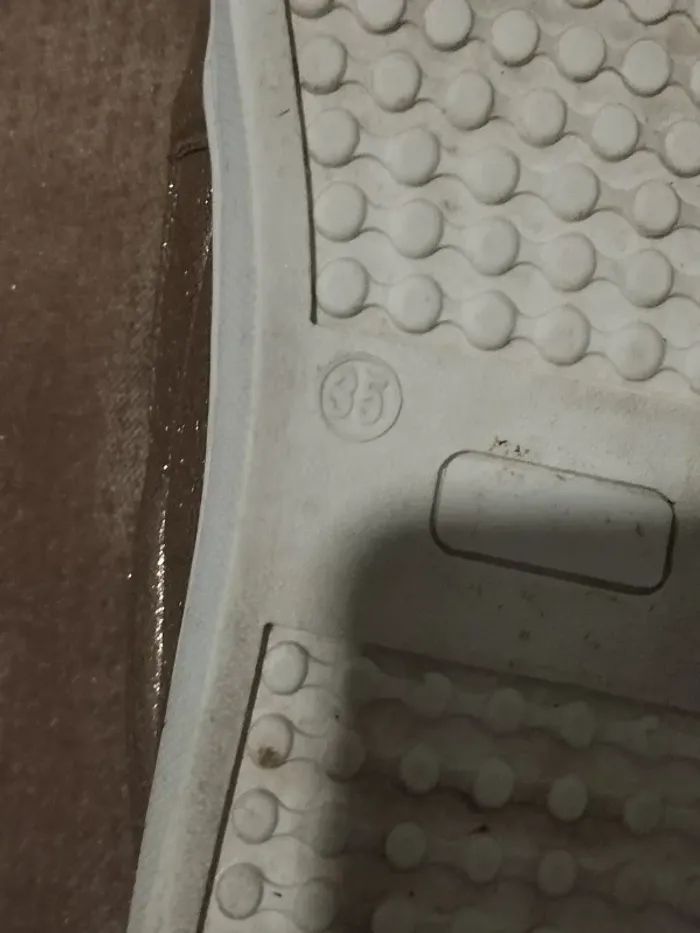 Ballerine dorée pailletée fille pointure 35 - photo numéro 9