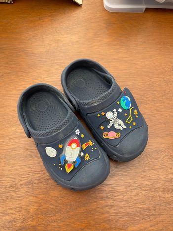 Chaussures type crocs taille 25