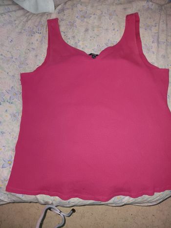 Débardeur kiabi 50 52 le tissu fait effet gainant mais s'en  ai pas un