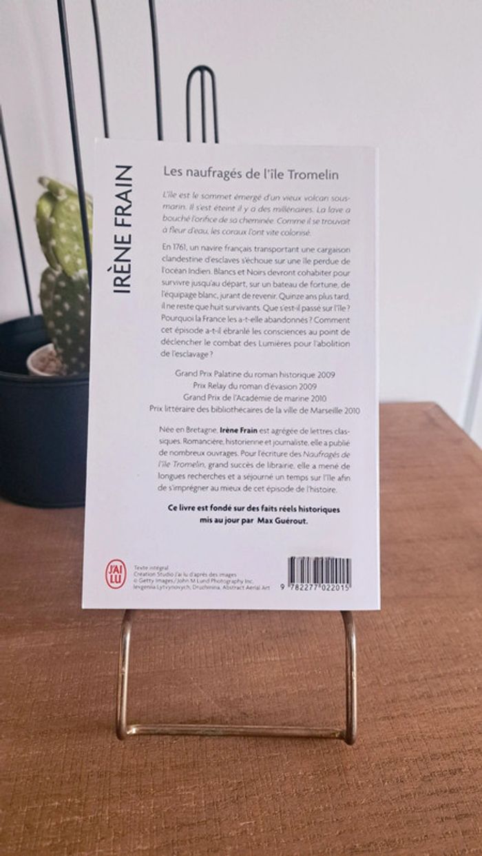 livre les naufragés de l île tromelin - photo numéro 2