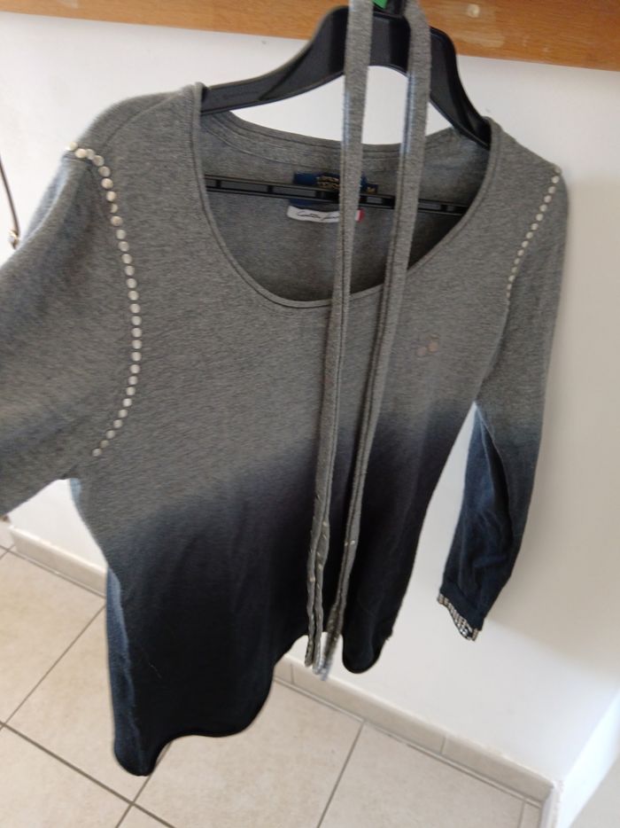 Pull Taille M le temps des cerises avec petite cravate - photo numéro 2