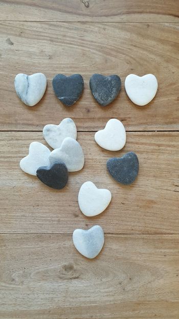 Décoration lot de 12 pierres cailloux en forme de cœur