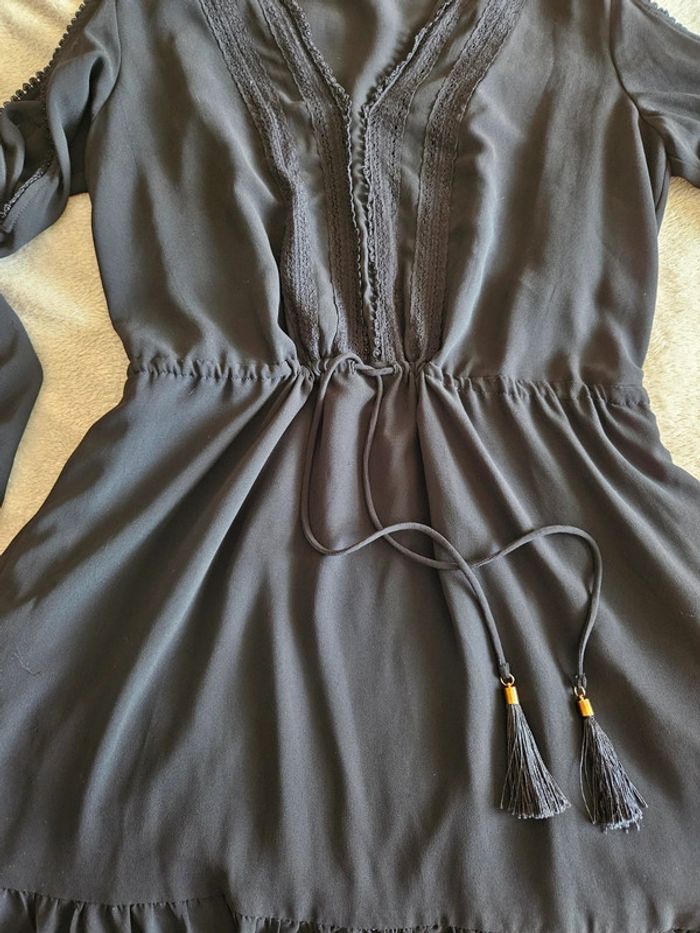 Robe noir à broderies et épaules nues H&M - photo numéro 6