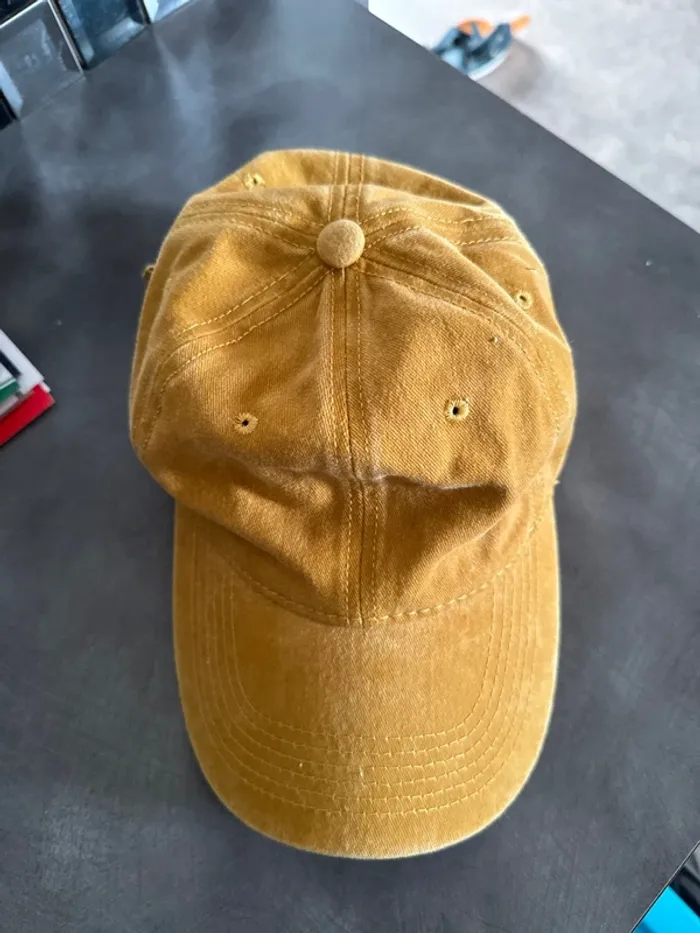 Casquette jaune