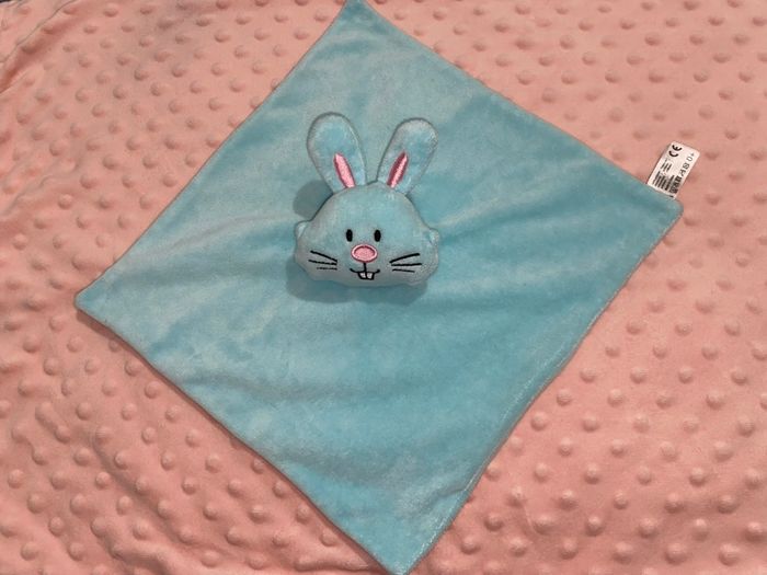 Doudou lapin bleu