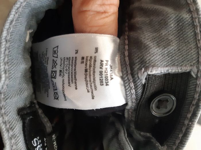 Jeans Boss t. 12 mois. - photo numéro 3