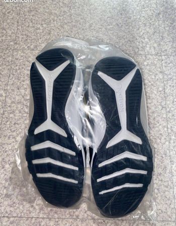 Paire de Reebok neuve 37