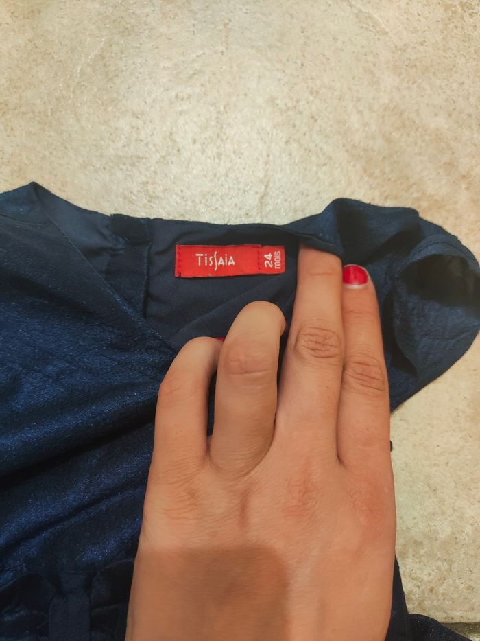 Robe en parfait état mise une fois taille 24 mois - photo numéro 3