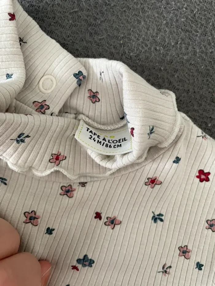 TEE shirt col roulé fleuri - photo numéro 2