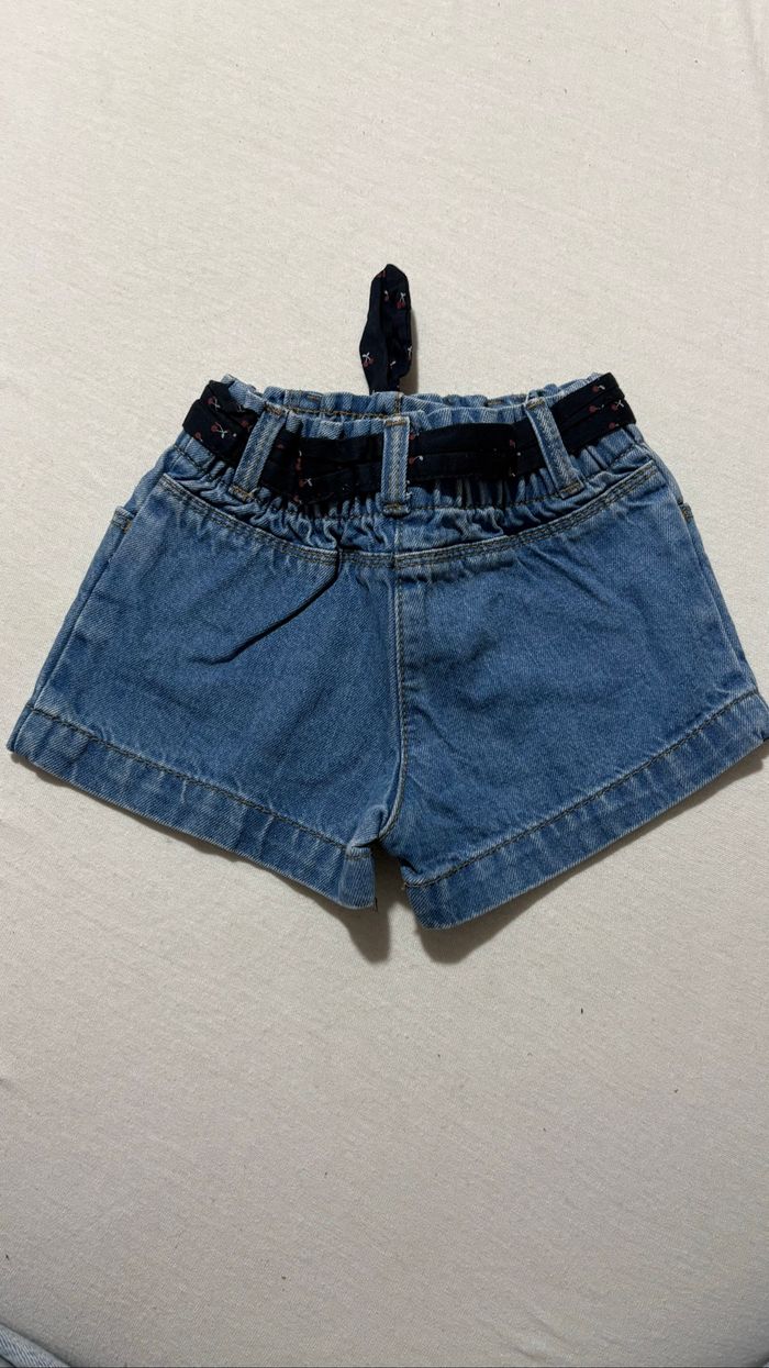 🍒 Short en jean avec ceinture en tissu noir motif cerises – Kiabi – 3 mois - photo numéro 2