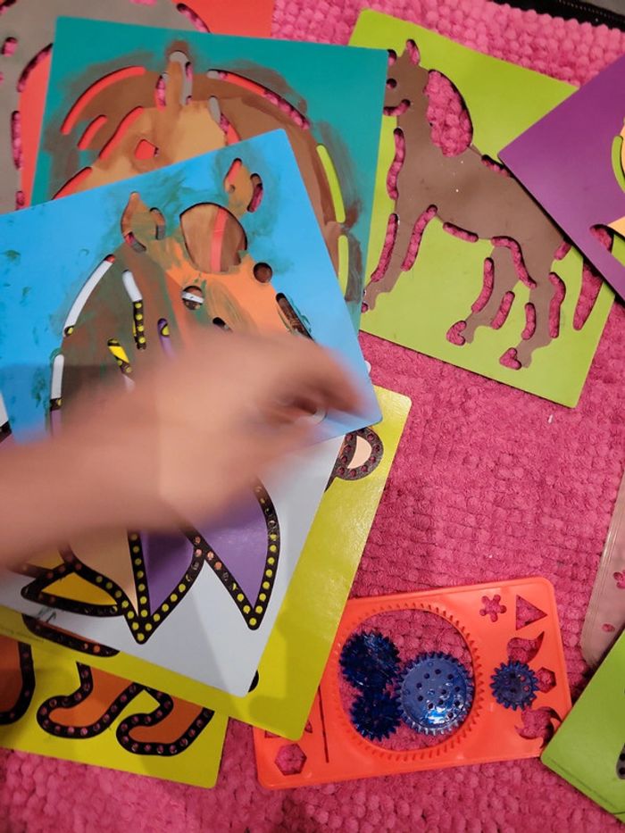 Lot de pochoirs et mandala pour dessin peinture enfant avec anniversaire et alphabet - photo numéro 12