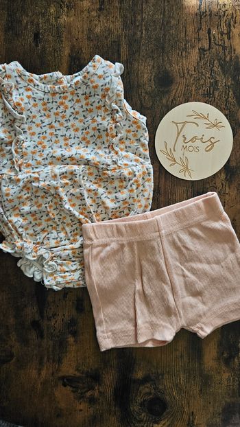 Ensemble bodies et short bébé fille