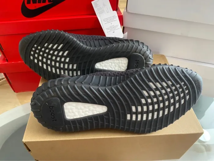 Adidas Yeezy boost 350 v2 black - photo numéro 14