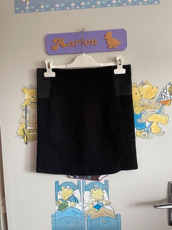 Jupe noire à jolis motifs, taille 12 ans, marque Kiabi