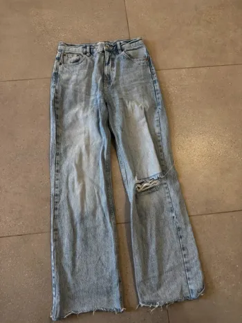 Jean à trou Pull & Bear, taille 36 36x100cm