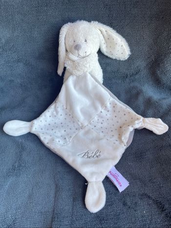 Doudou lapin blanc mouchoir blanc gris pois bébé Pommette