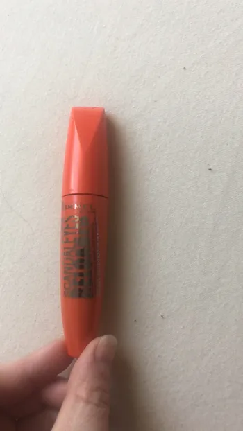 Mascara noir extrême volume et facile à l enlever