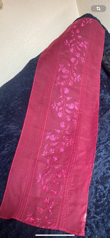 Chemin de table transparent brodé fleurs roses