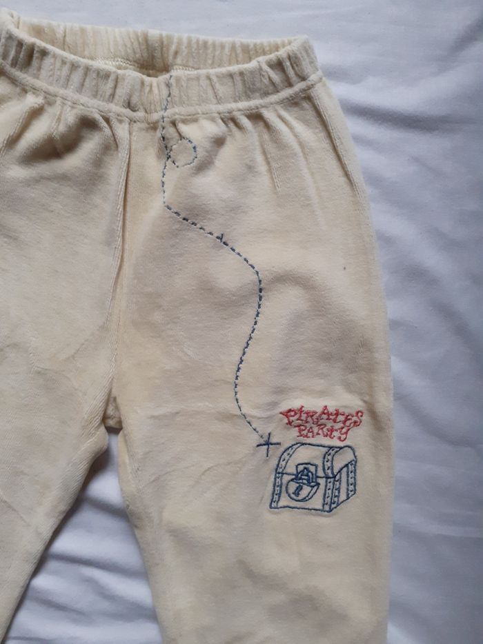 Pyjama 2 pièces jaune clair et blanc motif souris pirate - photo numéro 3