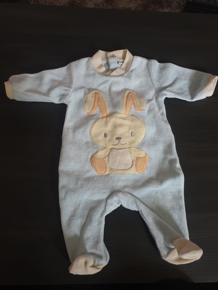 Pyjama 1 mois avec un lapin