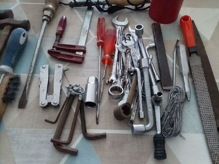 Caisse avec les outils - photo numéro 2