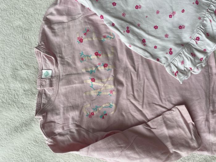 Lot 2 pulls fille 36 mois TEX – Très bon état – Peu portés - photo numéro 2