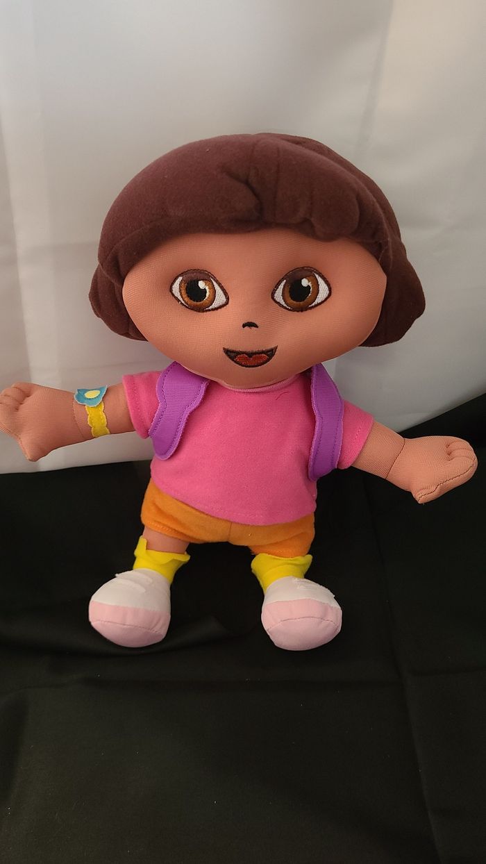 doudou peluche dora l'exploratrice -