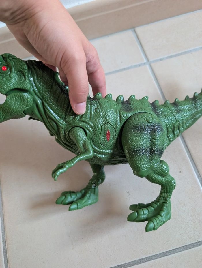 Dinosaure qui fait du bruit - photo numéro 4