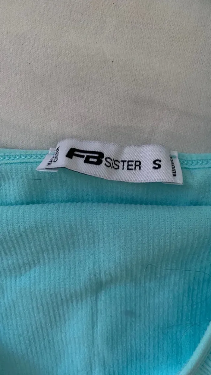 Haut FBsister - photo numéro 2