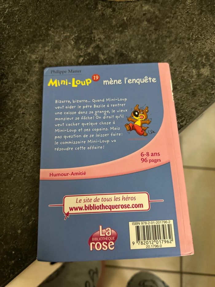 Livre mini loup mène l'enquête - photo numéro 2