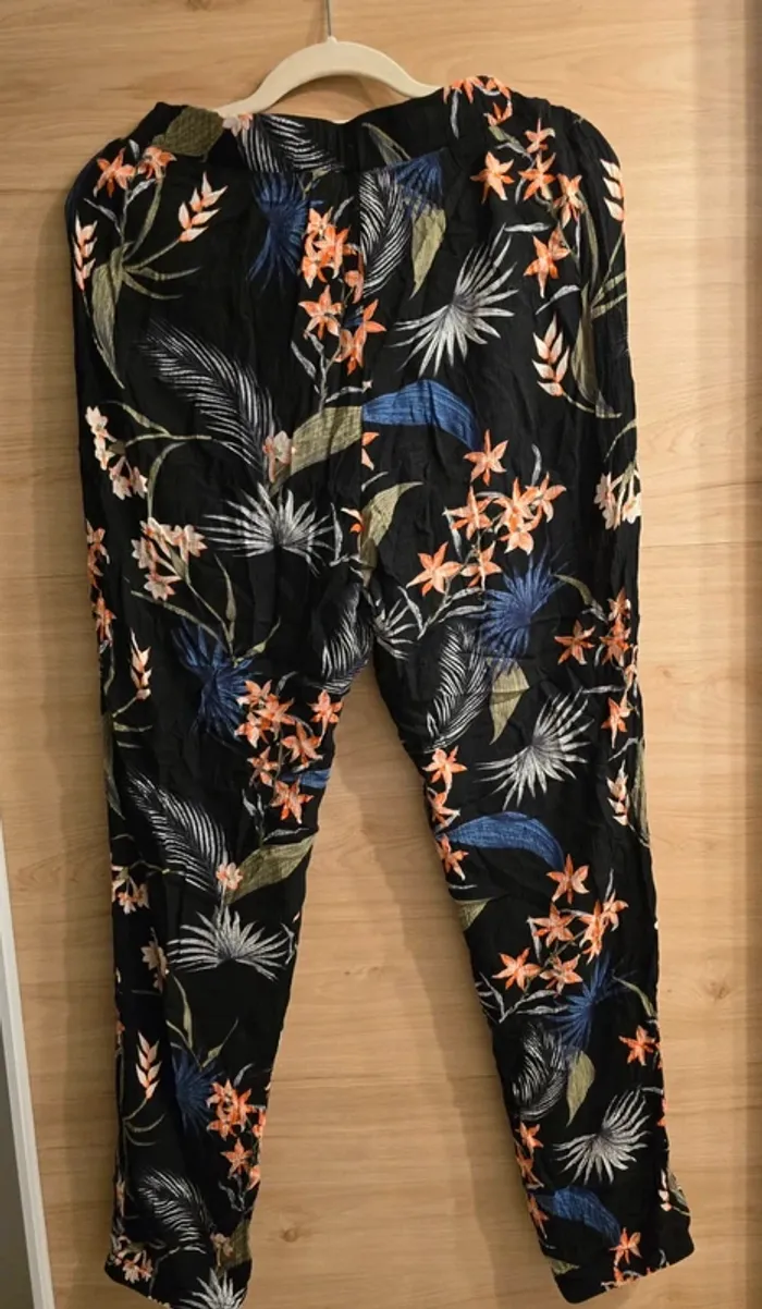 Pantalon fluide fleurie ! - photo numéro 2