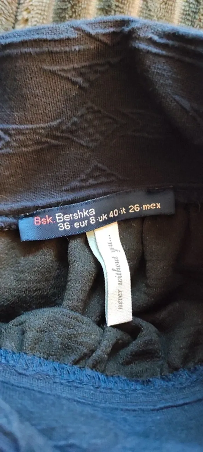 Mini jupe bleue marine Bershka - photo numéro 2