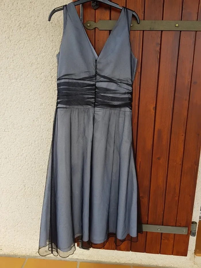 Robe de fête brodée 38 - photo numéro 3