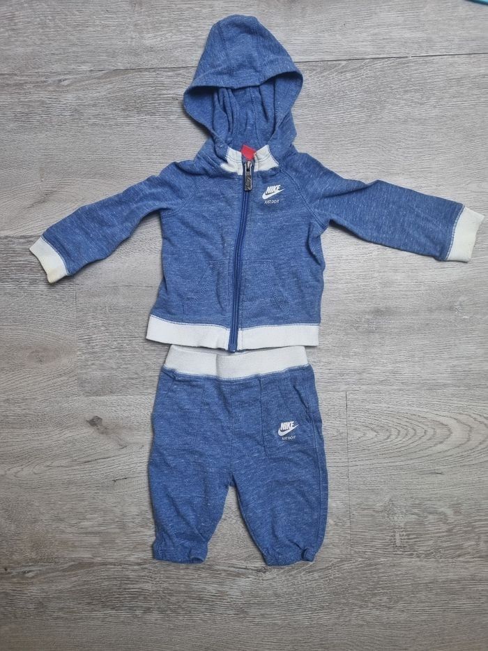 Ensemble Survetement Nike Bébé Bleu Blanc Taille 6-9 Mois Tres Bonne Etat