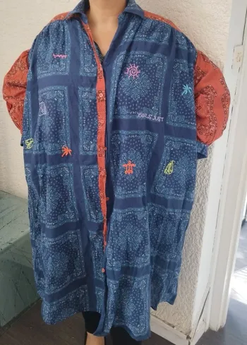 Robe manche longue avec motif T 52