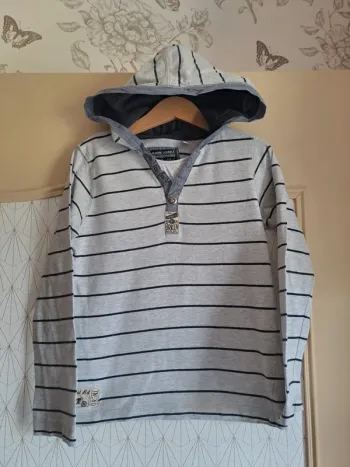 T-shirt à capuche garçon 6-7 ans palomino gris bleu comme neuf