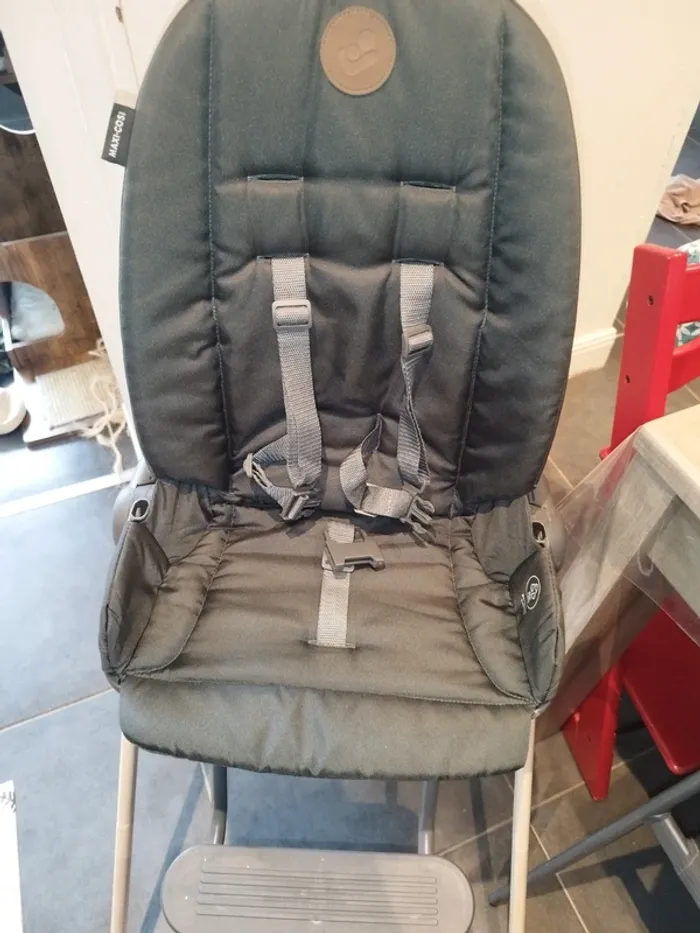 Chaise haute - photo numéro 2