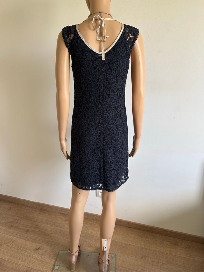 Robe bleue marine en dentelle One Step taille 36 TBE - photo numéro 6